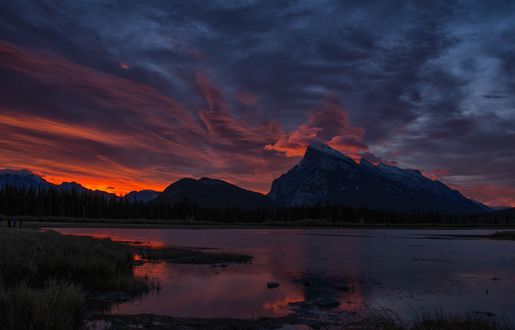Обои на рабочий стол Канадские скалистые горы на восходе солнца над Vermillion Lakes / Вермиллионскими озерами, фотограф SandyK29