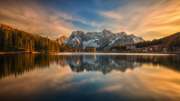 Обои на рабочий стол Осеннее озеро в Italy, Auronzo di Cadore, Lake Misurina / Италии, Ауронцо-ди-Кадоре, озеро Мисурина, фотограф Павел Кухарский