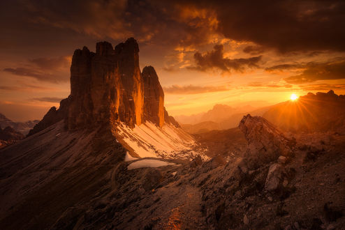 Обои на рабочий стол Закат в горах, Italy / Италия, фотограф Julien Delaval