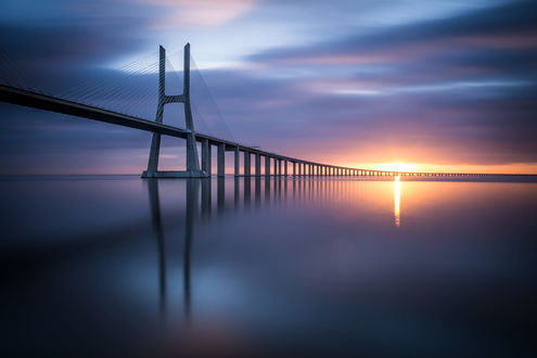 Обои на рабочий стол Мост уходящий в рассвет, фотограф Ricardo Mateus