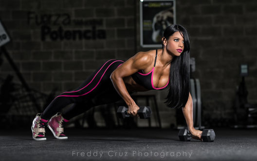 Обои на рабочий стол Девушка делает упражнения, by Freddy Cruz Photography