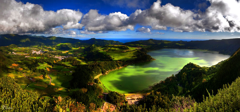 Обои для рабочего стола Прекрасный вид природы и озеро острова Сан-Мигел (Азорские острова), Португалия, летом