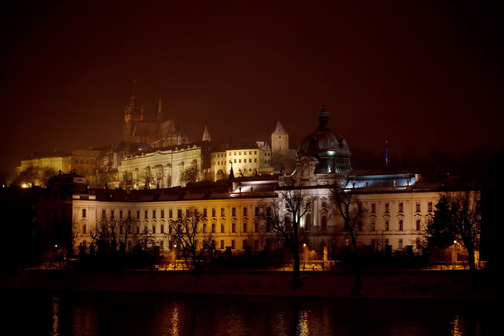 Обои для рабочего стола Прага / Praque, Чехия, в тумане ночью