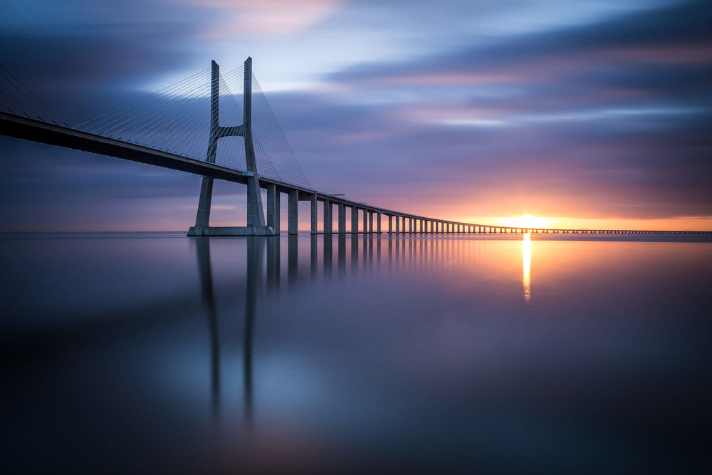 Обои для рабочего стола Мост уходящий в рассвет, фотограф Ricardo Mateus