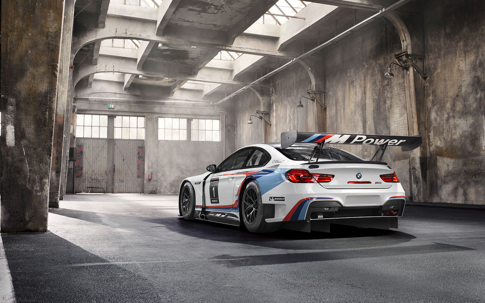 Обои для рабочего стола BMW m6 gt 3 в гараже