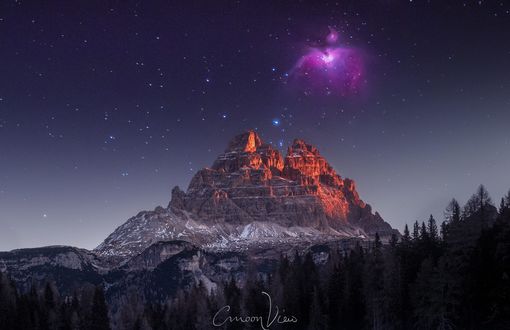 Обои на рабочий стол Ночное сияние в небе над горой, фотограф cmoon view
