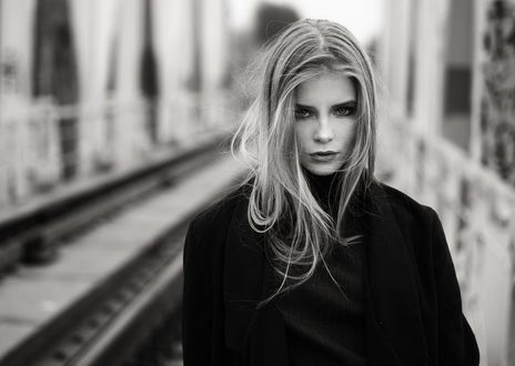 Обои на рабочий стол Модель Алла с длинными волосами, фотограф Ilya Varivchenko