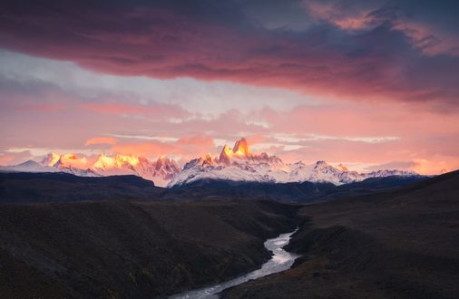 Обои на рабочий стол RГ­o de la Plata, Patagonia / Река Рио-де-ла-Плата, Патагония под облачным небом, фотограф Marco Grassi