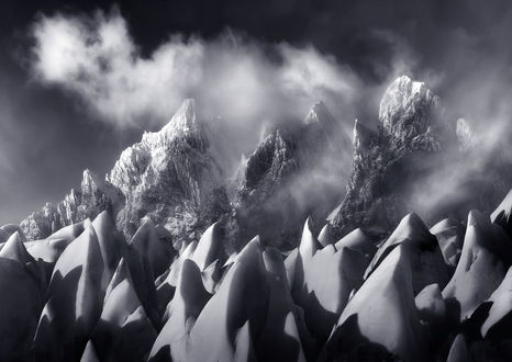 Обои на рабочий стол Гигантские шипы льда перед горами, Chile / Чили, фотограф Marc Adamus