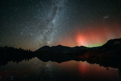 Обои на рабочий стол Северное сияние над озером, New Zealand / Новая Зеландия, фотограф Jason Charles Hill