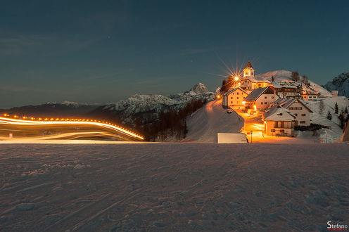 Обои на рабочий стол Зима в лыжном районе Monte Lussari, Italy / Монте Луссари, Италия, фотограф Stefano Sudaro