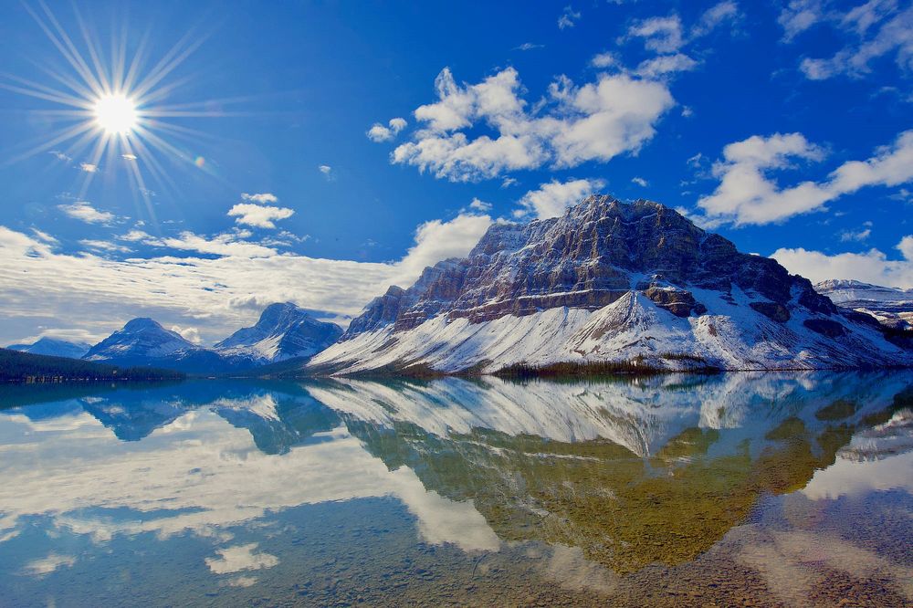 Обои для рабочего стола Ослепительный восход солнца в Bow Lake Alberta Canada / Канада, фотограф Jesse Sacdalan