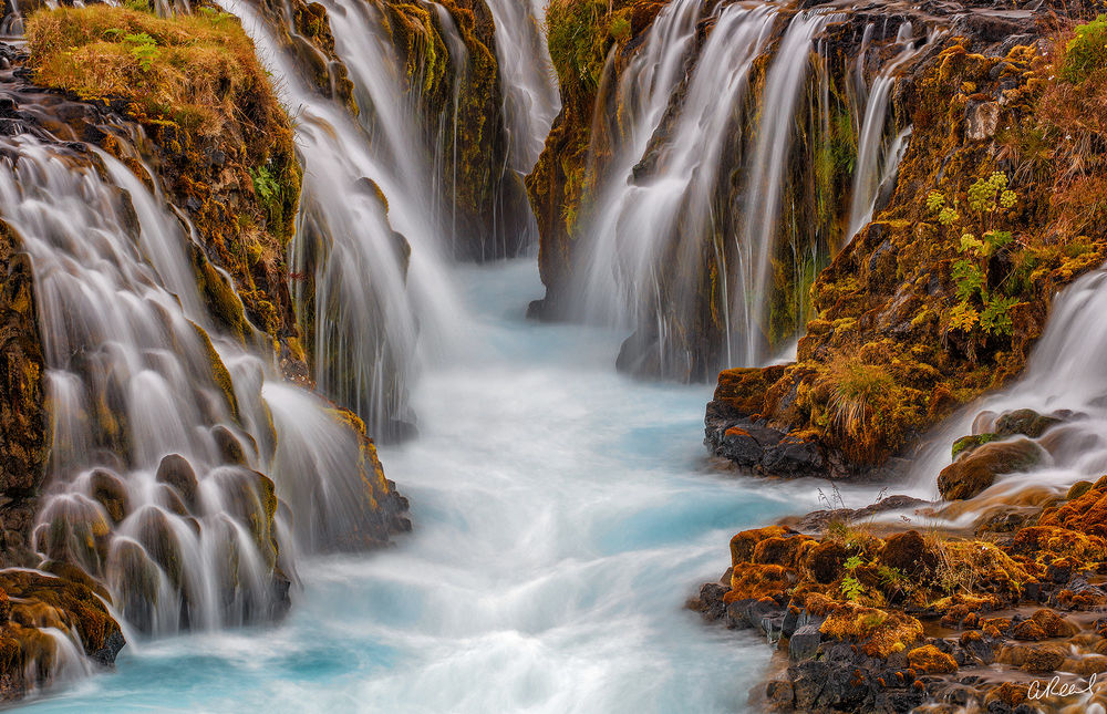 Обои для рабочего стола Большой водопад осенью, фотограф Aaron Reed