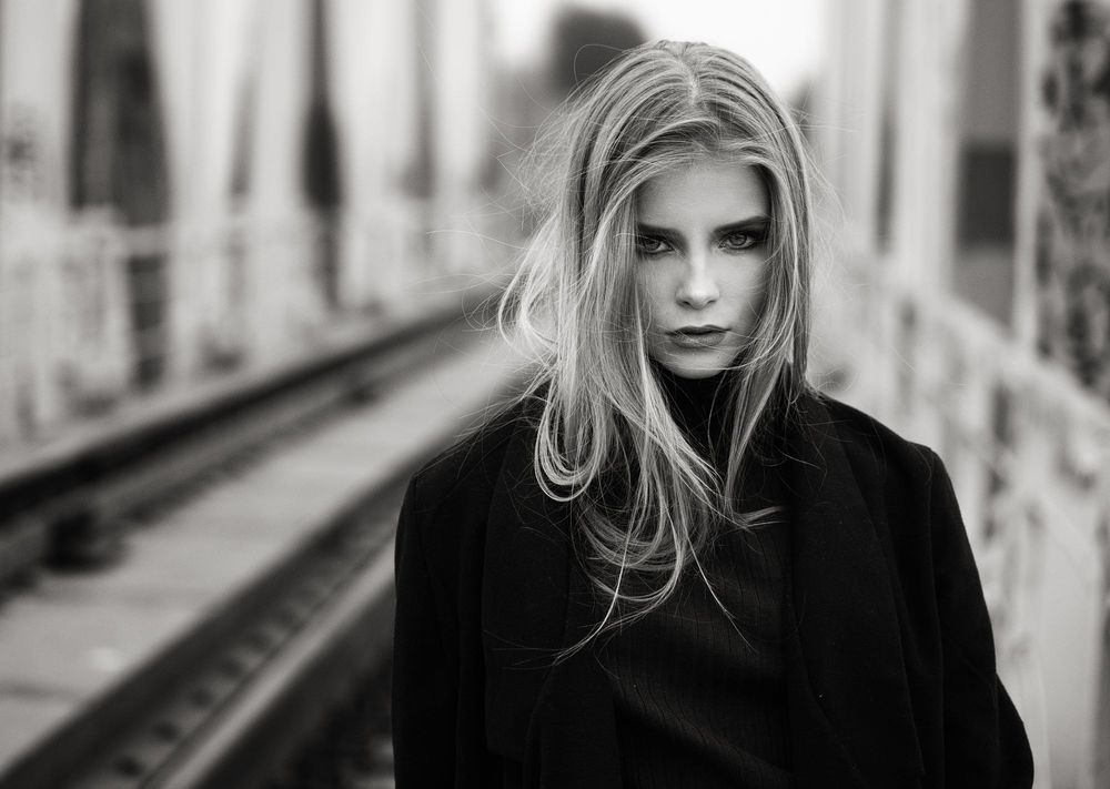 Обои для рабочего стола Модель Алла с длинными волосами, фотограф Ilya Varivchenko