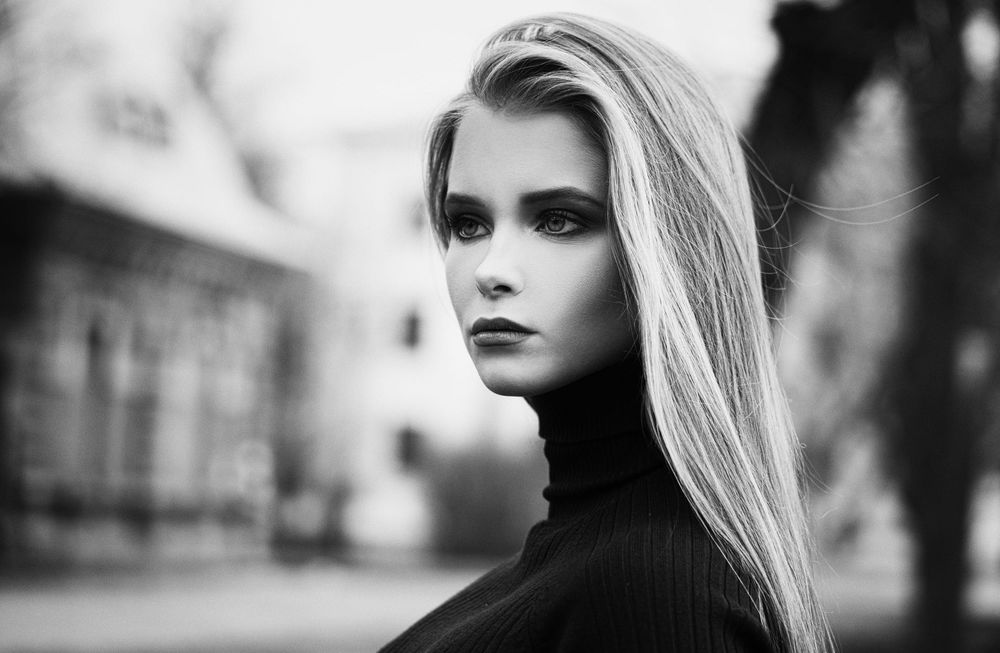 Обои для рабочего стола Модель Алла с длинными волосами, фотограф Ilya Varivchenko