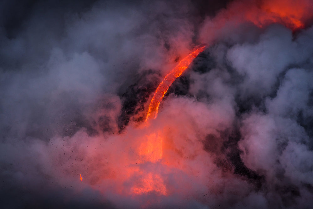 Обои для рабочего стола Огненная лава в облаках, фотограф Mital Patel