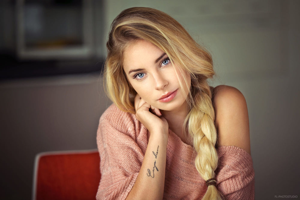 Обои для рабочего стола Голубоглазая модель Кассандра, фотограф Lods Franck