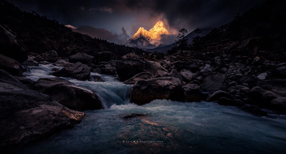 Обои для рабочего стола Ama Dablam / Ама-Даблам - вершина в Гималаях, фотограф Qiye