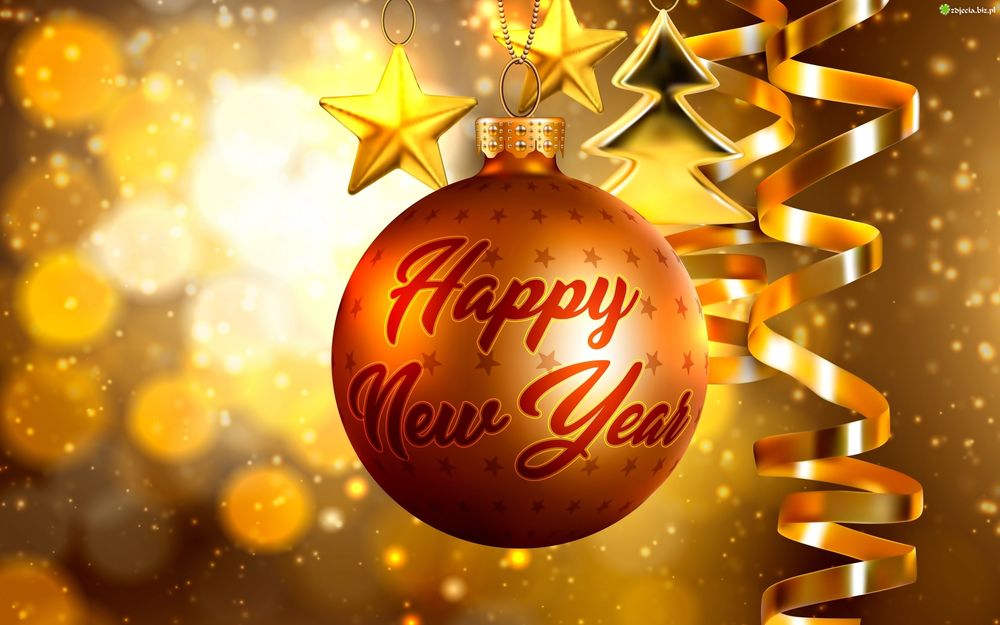 Обои для рабочего стола На новогоднем шаре надпись Happy New Year / Cчастливого Нового года