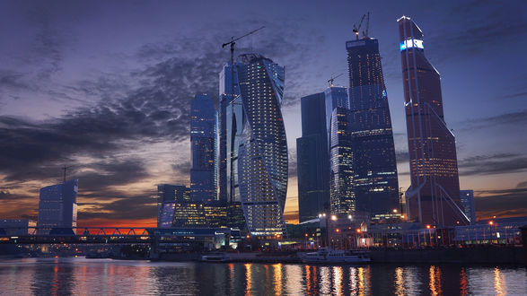Обои на рабочий стол Небоскребы на фоне вечернего неба, Москва, Россия