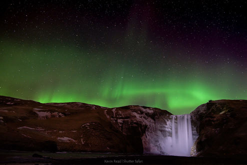 Обои на рабочий стол Северное сияние над Skogafoss in Iceland / Скугафосс в Исландии, фотограф Kevin Read