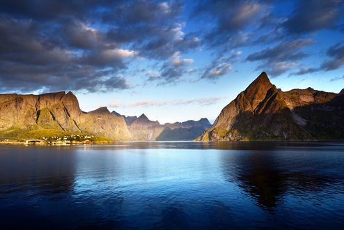 Обои на рабочий стол Облака медленно проплывают над Лофотенскими островами / Lofoten islands в Норвегии / Norway
