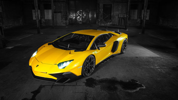 Обои на рабочий стол Ярко-желтый Lamborghini Aventador LP 750-4