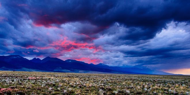 Обои на рабочий стол Облачное небо над вершинами гор Colorado / Колорадо, фотограф Bryce Bradford