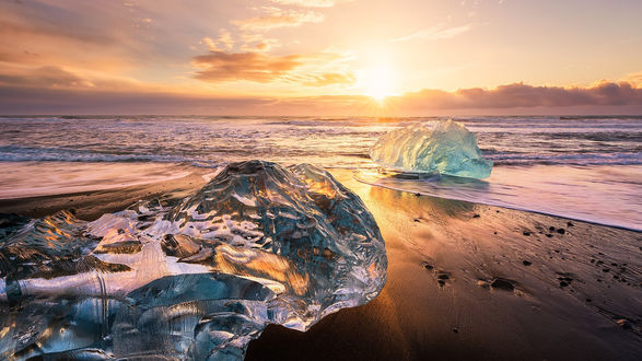 Обои на рабочий стол Ледниковая лагуна Йокульсарлон / Jokulsarlon в Исландии / Iceland, фотограф Antonio Carrillo Lopez