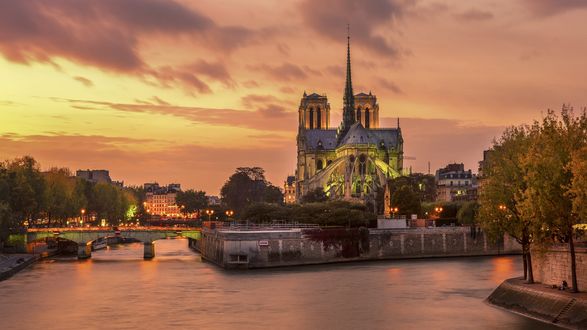 Обои на рабочий стол Вид на Notre-Dame de Paris / собор Нотр-Дам, Париж, фотограф Fabio Nazareno