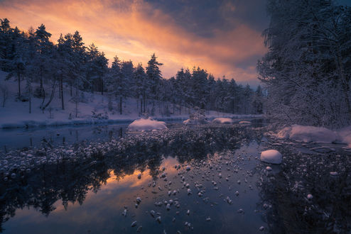 Обои на рабочий стол Зимний закат на озере Ringerike, Норвегия, фотограф Ole Henrik Skjelstad