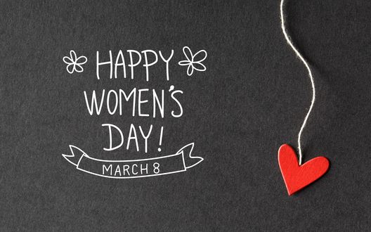 Обои на рабочий стол Сердечко на ниточке и фраза 8 March, Happy Womans Day / 8 Марта, Международный женский день на сером фоне