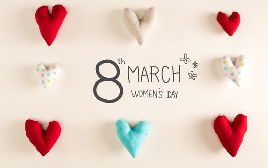 Обои на рабочий стол Сердечки вокруг фразы 8-th march, Womans Day / 8 марта, Международный женский день