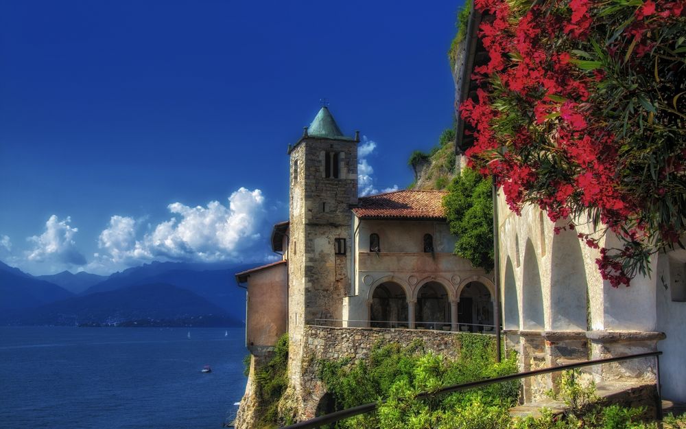 Обои для рабочего стола Монастырь Santa Caterina del Sasso, Lombardy, Italy / Санта-Катерина-дель-Сассо, Ломбардия, Италия на берегу озера Lago Maggiore / Лаго-Маджоре