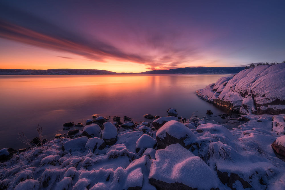 Обои для рабочего стола Восход над озером Tyrifjorden, Norway / Тирифьорден, Норвегия. Фотограф Ole Henrik Skjelstad
