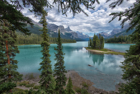 Обои на рабочий стол Вид на озеро Maligne, Canada / Малайн, Канада