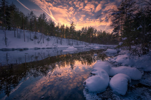 Обои на рабочий стол Зимний закат на озере Ringerike, Норвегия, фотограф Ole Henrik Skjelstad