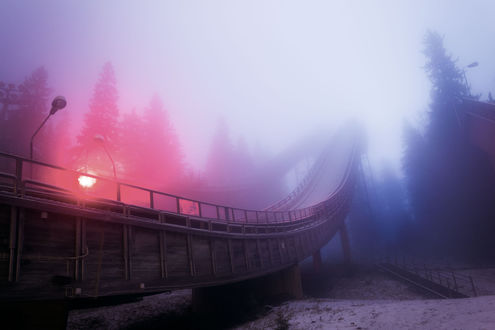 Обои на рабочий стол Трамплин в тумане, Puijo, Kuopio, Finland, фотограф Juuso Hаmаlаinen
