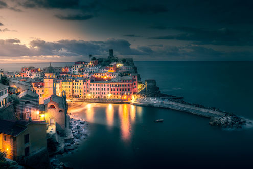 Обои на рабочий стол Небольшой городок Vernazza / Вернацца, Италия, фотограф Ilhan Eroglu