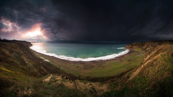 Обои на рабочий стол Море под мрачным облачным небом, фотограф Jonatan Alonso