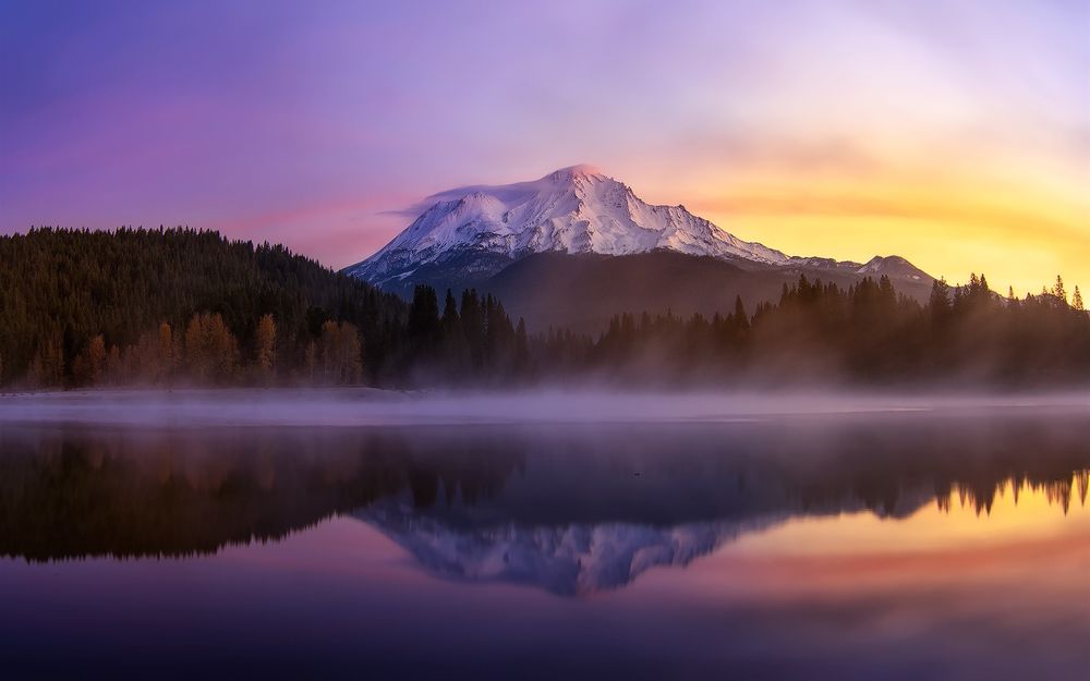 Обои для рабочего стола Гора Шаста на рассвете в штате Калифорния, США / Mount Shasta, California, USA