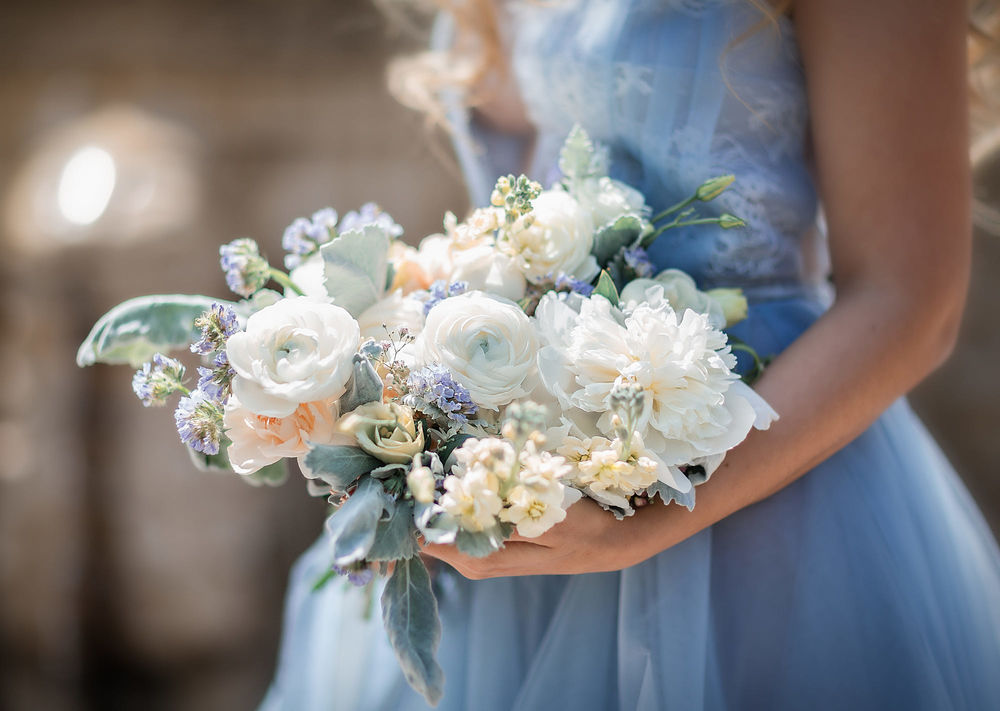 Обои для рабочего стола Девушка-невеста с букетом цветов, фотограф Irina Nedyalkova