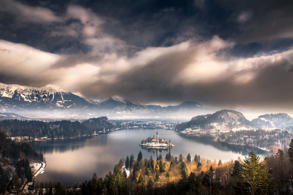 Обои для рабочего стола Замок на озере Bled / Блед, Slovenia / Словения, фотограф Ilhan Eroglu