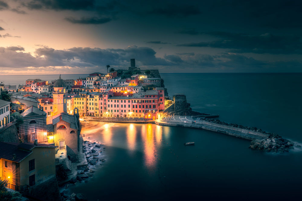 Обои для рабочего стола Небольшой городок Vernazza / Вернацца, Италия, фотограф Ilhan Eroglu