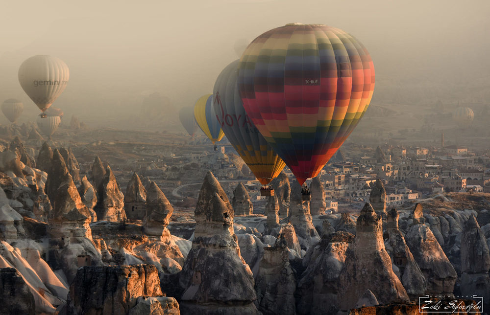 Обои для рабочего стола Воздушные шары в небе над городом, Турция, by Zeki Seferoglu