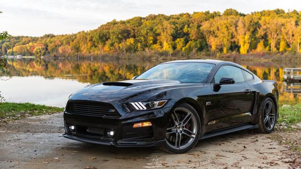 Обои на рабочий стол Ford mustang Roush Stage на берегу реки