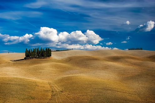 Обои на рабочий стол Холмы под голубым небом с облаками, Tuscany, Italy / Тоскана, Италия, by 12019