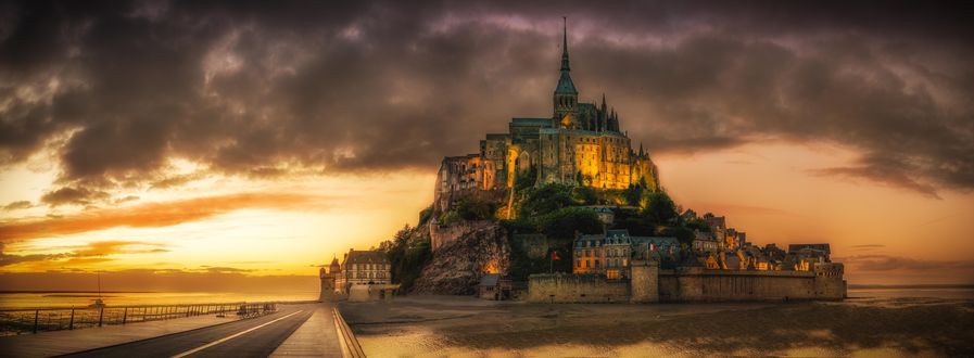 Обои на рабочий стол Аббатство Mont Saint-Michel, France / Мон-Сен-Мишель, Франция, на закате дня, by skeeze