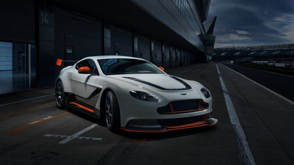 Обои на рабочий стол Автомобиль Aston martin vantage v12 возле боксов