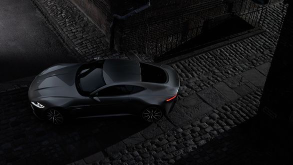 Обои на рабочий стол Автомобиль Aston Martin DB10 на ночной улице